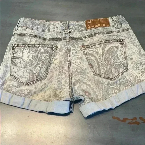 VIGOSS Girls Paisley Patterned Denim Shorts - Picture 3 of 5
